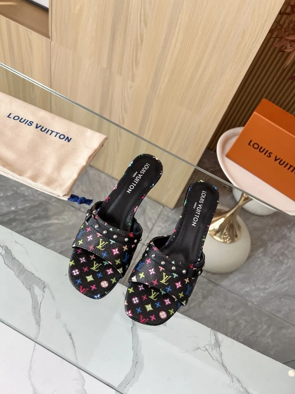 👟👟出厂价380👟👟  真皮底+30  LV35-43。 Heel height 5.5cm 35-43. Like a rubber sole. Genuine leather bottom +30
